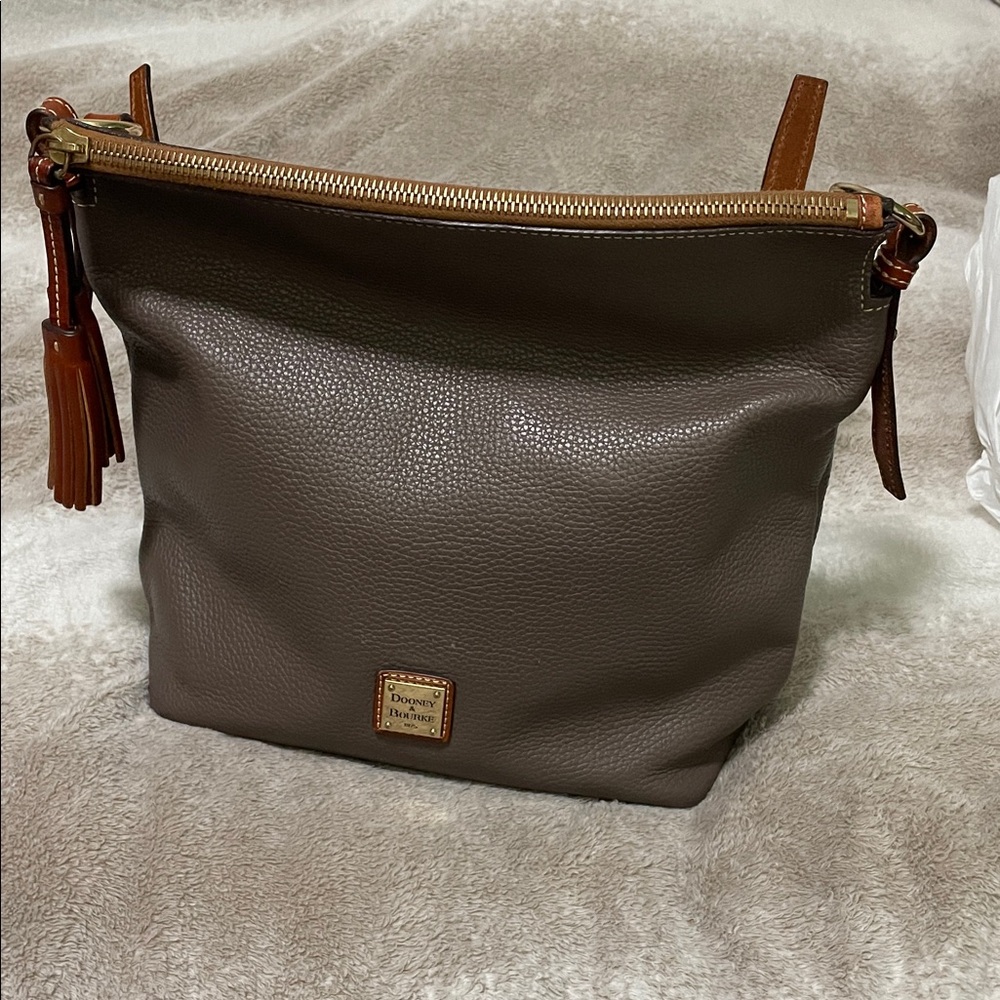 Rare Dooney & Bourke Pebble Small Dixon Crossbody Bag
